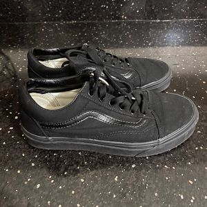 Old Skool Vans women’s 7.5 all black